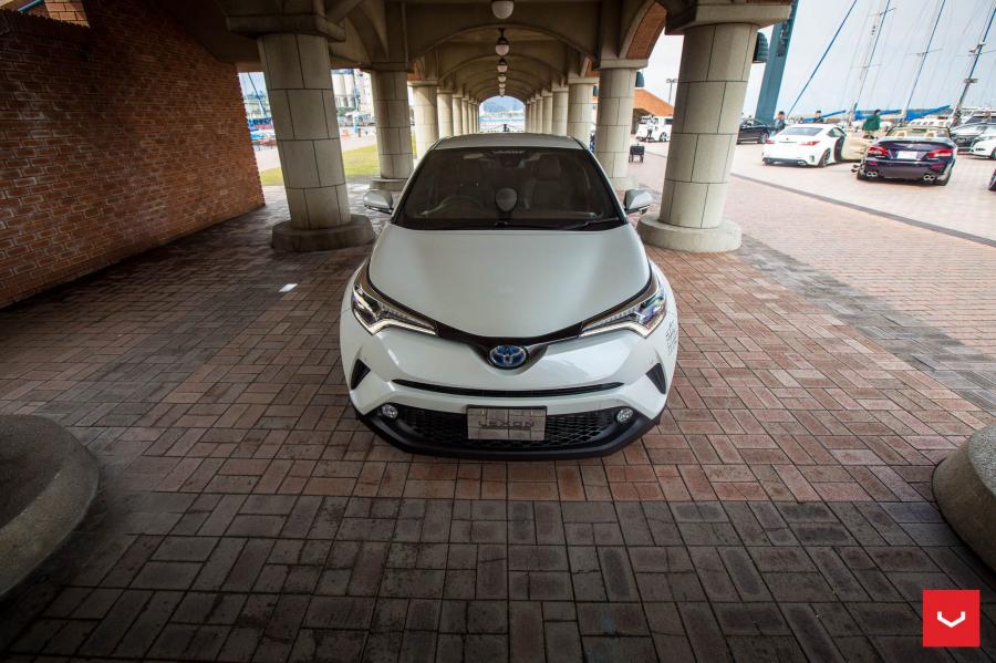  Toyota C-HR on Vossen Wheels (VFS10) 2017 года  (фото 7 из 20)